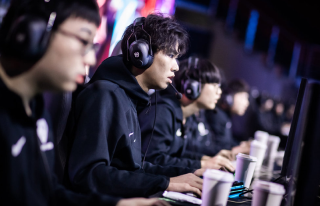 HLE战队官宣上单选手Kingen离队，2022全球总决赛FMVP转会引发关注，Zika或成新核心-电竞牛